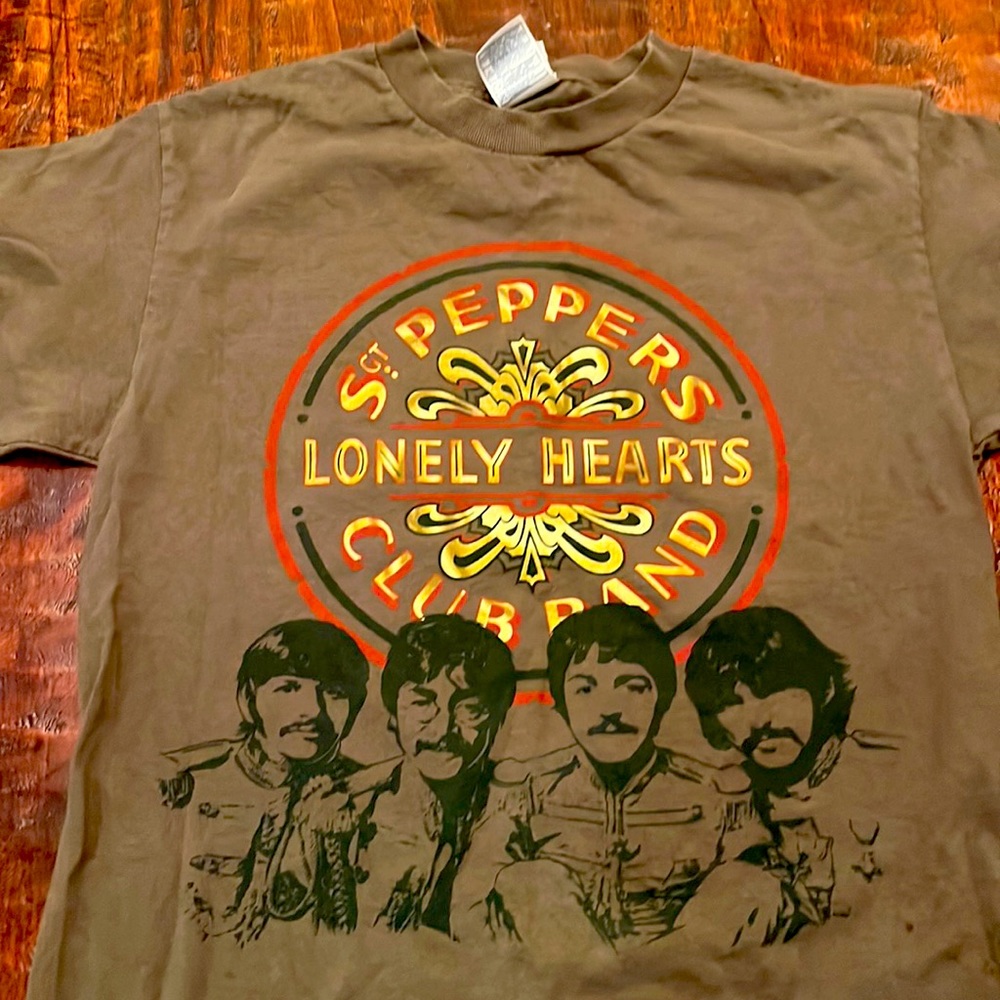 Sergeant pepper’s Lonely Hearts club band T-shirt, size small